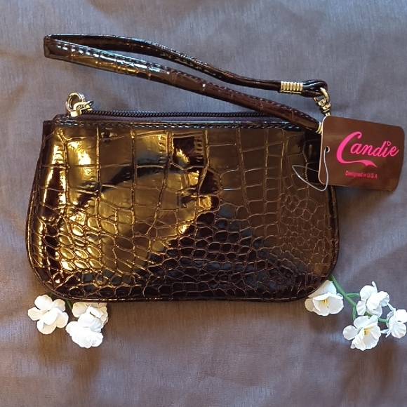 NWT Candie's Dark Brown Crocodile-Patterned Wristlet - Picture 4 of 6